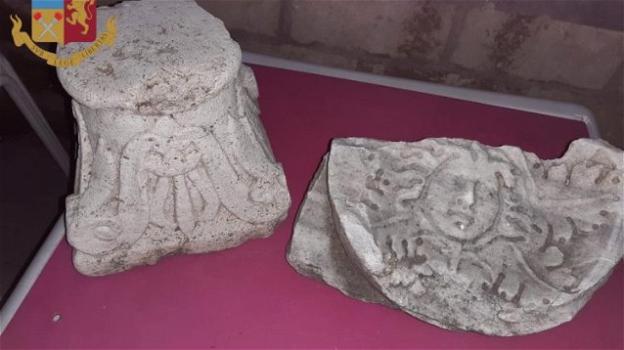 Roma, volevano arredare un bar con reperti archeologici: denunciati