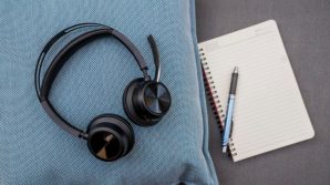 Voyager Focus 2: ufficiali le nuove cuffie smart ibride di Poly (Plantronics)