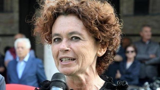 Crema, bimbo si schiaccia le dita all’asilo: indagata la sindaca Stefania Bonaldi