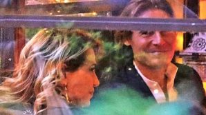 Barbara D’Urso: serata romantica in tacchi a spillo e calze a rete in compagnia del suo Zangrillo