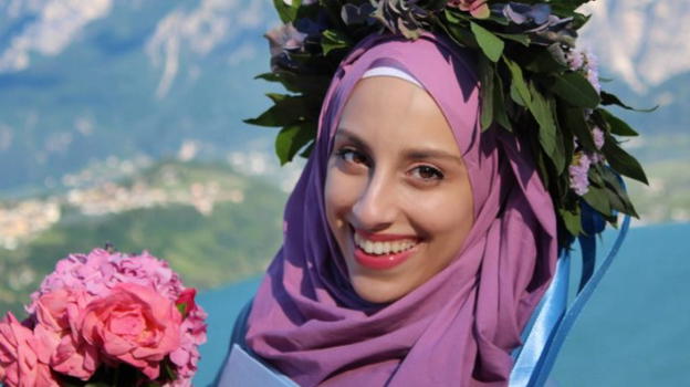 La denuncia di Sara: bullizzata e denudata durante l’esame per la patente per "colpa" del suo velo