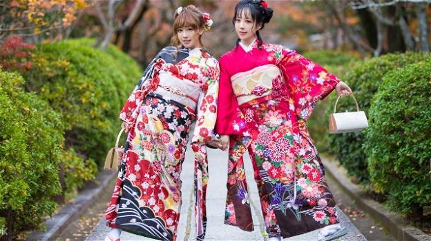 Il kimono diventa un capo "must": in spiaggia e nelle occasioni eleganti