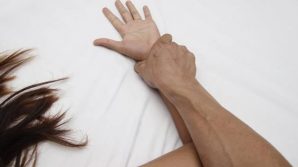 Milano, violenta la sorella gravemente disabile e pubblica i video: arrestato