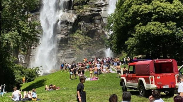Sondrio, muore a 42 anni dopo il volo nella cascata: "L’area è vietata e ci sono regolamenti"