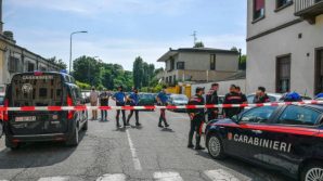 Milano, accoltella il marito e lo lascia agonizzante in auto: arrestata