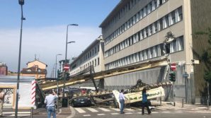 Milano, crolla trivella di oltre 10 metri: non ci sono feriti o vittime