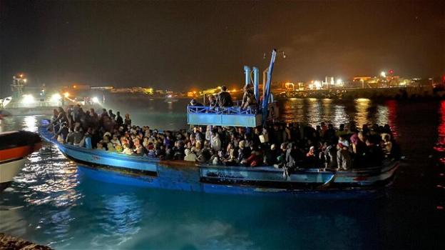 Agrigento, a Lampedusa sbarcati 10 migranti positivi alla variante indiana del Covid-19