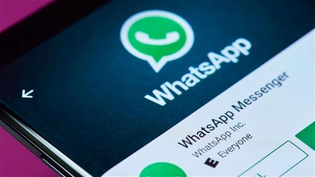 WhatsApp: introdotta la possibilità di inoltrare i pacchetti di adesivi ufficiali