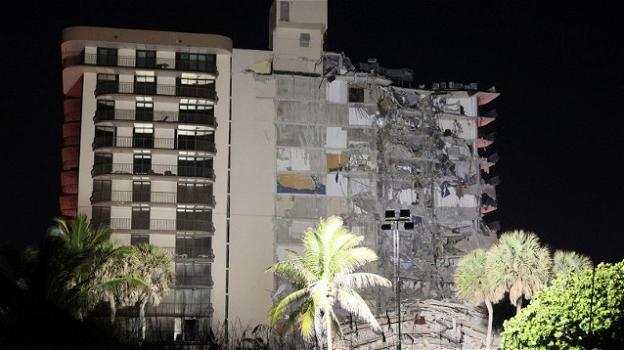 USA: crolla un palazzo di 12 piani, si scava per cercare i 99 dispersi