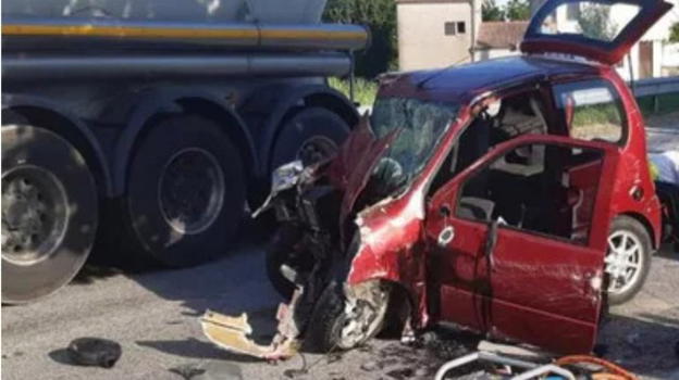 Padova, tir contro una minicar: morta una donna