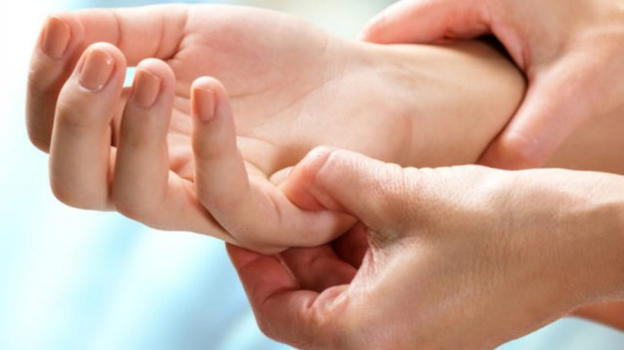 Artrite reumatoide: sintomi e difficoltà maggiori si evidenziano nei pazienti in sovrappeso