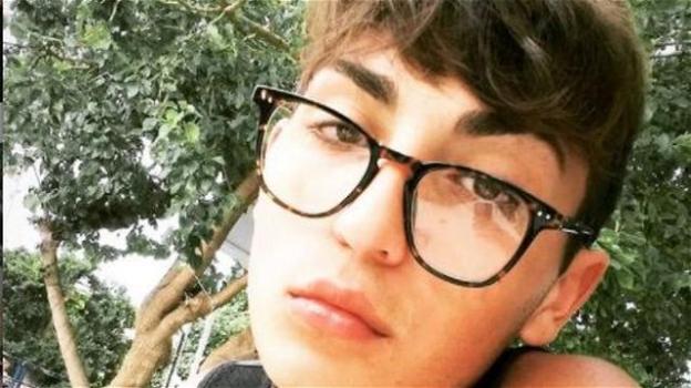 Torino, si lancia sotto ad un treno e muore: era insultato perché gay