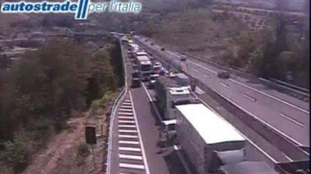 Ascoli Piceno, maxi tamponamento tra mezzi pesanti sulla A14: due morti e un ferito grave