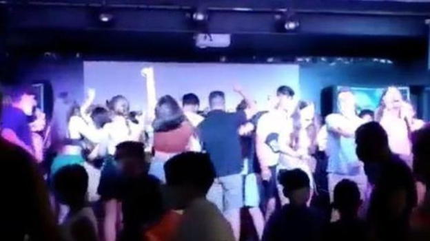 Spagna, sono 1.167 i ragazzi contagiati dal Covid a Maiorca: individuate due varianti