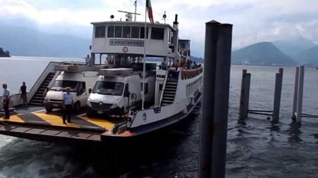 Prende il traghetto del Lago Maggiore, ma non scende: si cerca un 56enne