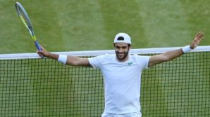 Wimbledon, Matteo Berrettini batte il polacco Hurkacz e vola in finale. È il primo italiano a riuscirci