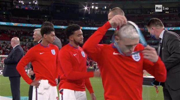 Euro 2020, giocatori inglesi rifiutano di indossare la medaglia al termine della finale con l’Italia