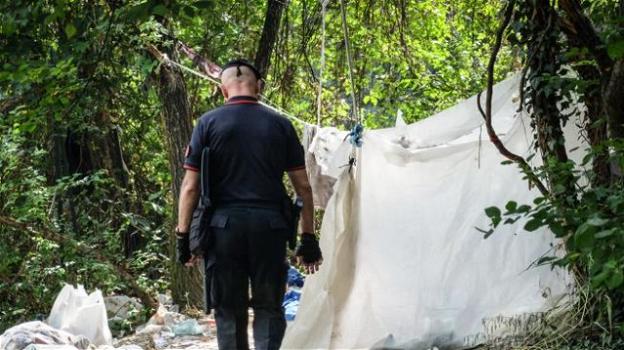 Milano, giovane trovato morto nel "bosco della droga" a Rogoredo: è overdose