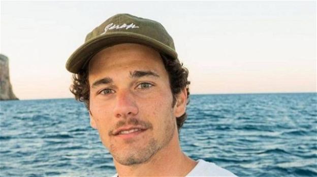 Tragedia nel mondo del surf: Oscar Serra muore a 22 anni travolto da un’onda