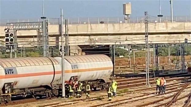 Brindisi, treno merci perde gas butilene: evacuata la stazione ferroviaria e traffico in tilt