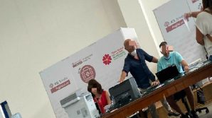 Brindisi, operatori senza mascherina al centro vaccinale: Asl avvia indagine interna