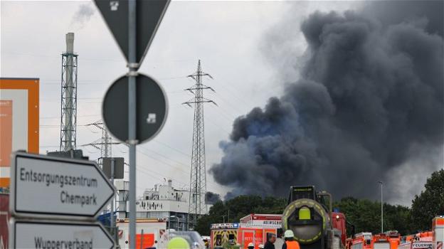 Leverkusen, esplode inceneritore di rifiuti pericolosi: ci sono diversi feriti