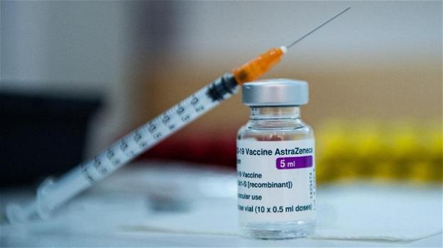 Il vaccino AstraZeneca può proteggere a vita dal Covid