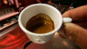 Due euro per un caffè: il cliente non ci sta e prende a schiaffi il cameriere del bar