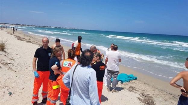 Lecce, anziano muore in spiaggia tra i bagnanti a Torre Lapillo