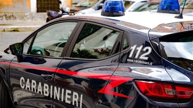Palermo: faceva prostituire il figlio minorenne con un prete in chat, due arresti