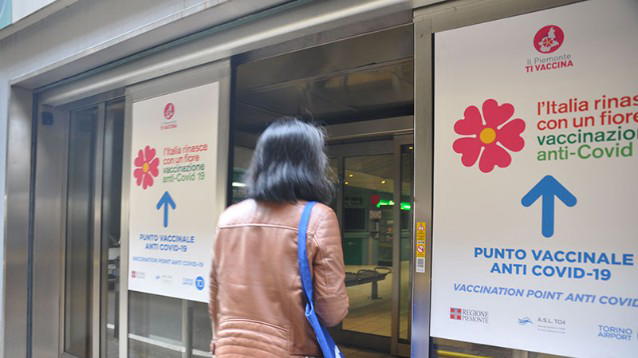 Torino, dopo il vaccino lascia il seguente biglietto: "Aiutatemi, sono vittima di violenza"