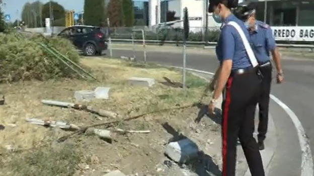 Modena, sbatte con la sua moto contro un palo: muore un giovane pugliese a Sassuolo