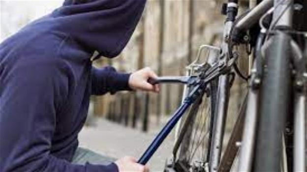 Genova, ladro restituisce bici appena rubata al proprietario: poi ne ruba un’altra