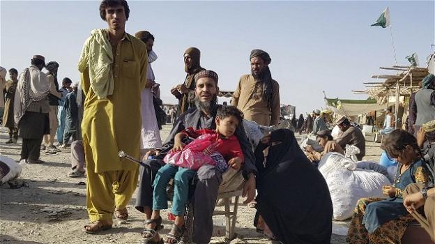 Afghanistan: 15 capoluoghi in meno di 10 giorni. Kabul offre il potere condiviso