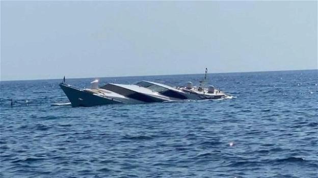 Yacht di 30 metri affonda a Ponza: turisti increduli