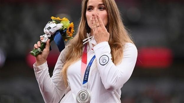 Olimpiadi Tokyo 2020, campionessa mette all’asta l’argento per l’operazione di un bambino