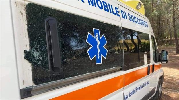 Brindisi, vandali danneggiano un’ambulanza: un bimbo dona i suoi risparmi per poterla riparare