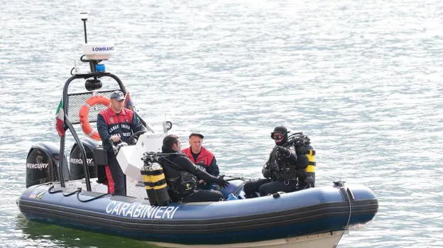 Umer muore a 19 anni: non è riemerso dopo il tuffo in pedalò nel lago di Iseo