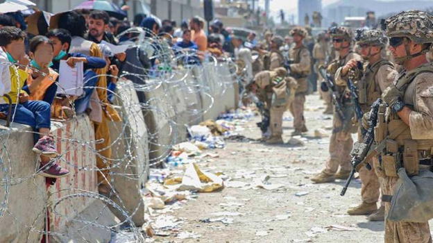 Fuga dall’Afghanistan. Quale futuro per chi resta?