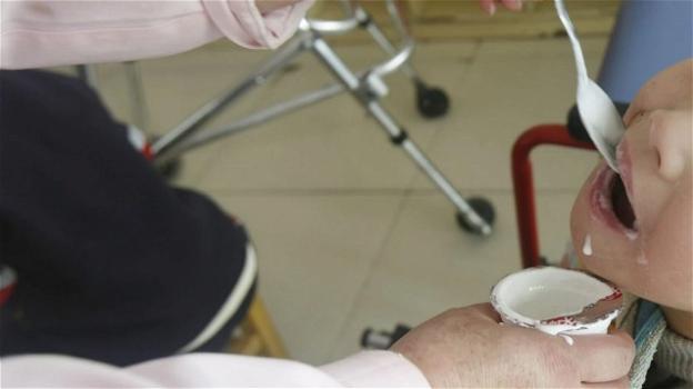 Milano, bimba di 11 mesi muore mentre mangia uno yogurt: disposta l’autopsia