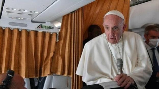 Papa Francesco su negazionisti in Vaticano: chi è il cardinale NoVax?