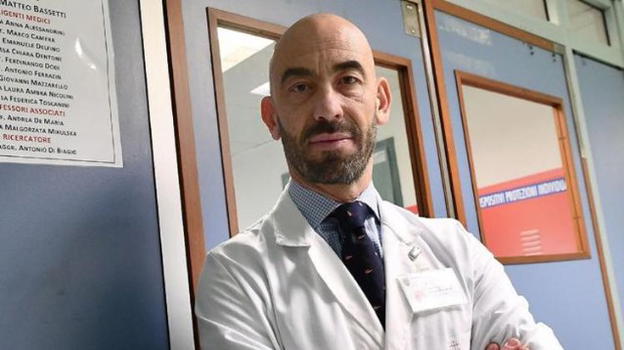 Matteo Bassetti: "Buone chance che i non vaccinati possano infettarsi entro 2 anni"
