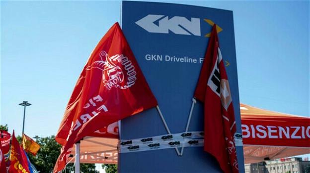 Giudice blocca i licenziamenti alla Gkn: i 422 dipendenti furono informati via mail senza alcun preavviso