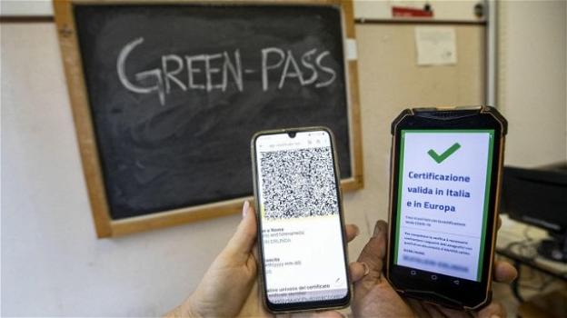 Riccione, il Green Pass scade durante l’ora di lezione: docente rimandata a casa