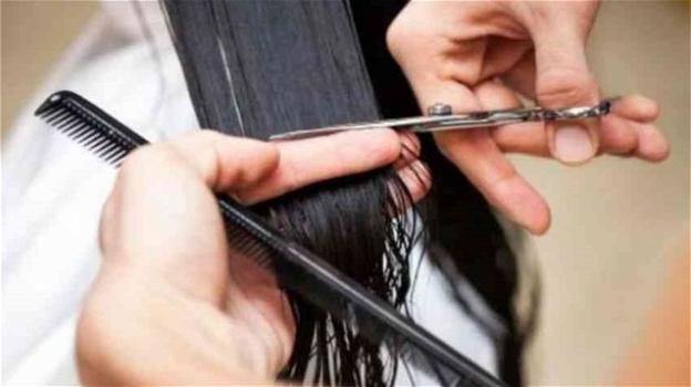 India: parruchiere sbaglia taglio di capelli ad una modella, condannato a pagare 230mila euro