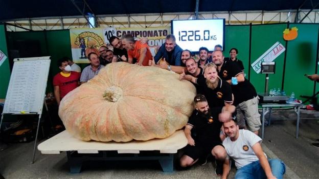 Toscana: pesa 1226 kg la zucca più grande del mondo