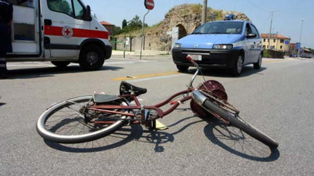 Tragedia a Padova: l’11enne Emanuela muore dopo essere stata investita in bici da un furgone