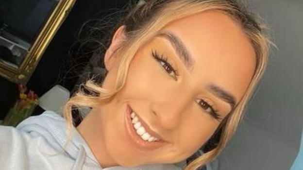 Prende il Covid e si suicida a 21 anni, la famiglia: "Sinead era la nostra luce"