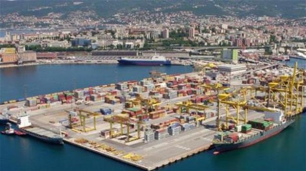 Trieste, i lavoratori portuali minacciano sciopero ad oltranza dal 15 ottobre: sono contro il Green Pass