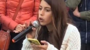 Bologna, la studentessa No Green Pass è tornata in aula di nuovo: colleghi chiamano la Polizia